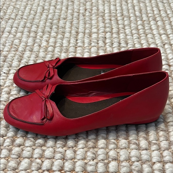 AEROSOLES Red Women's Flats with Bow - Picture 4 of 6